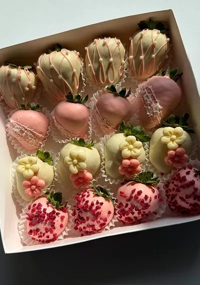 Клубника в белом шоколаде 16 ягод